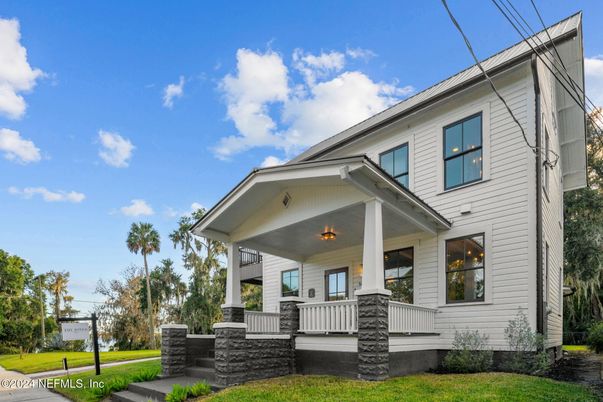 Exterior, Facade, American Craftsman