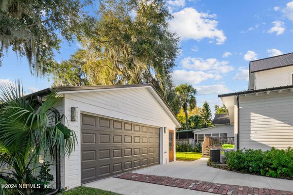 Detached Garage, Exterior