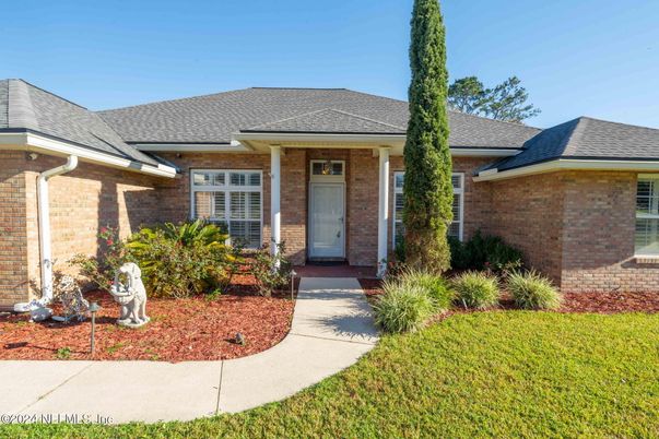Exterior, Facade, Brick Facade, Ranch