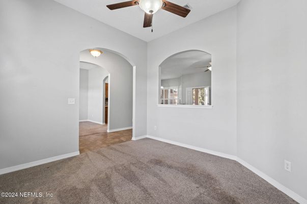 Empty room, Interior
