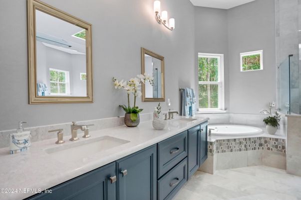 Bathroom, Dual Sink Vanities, Interior