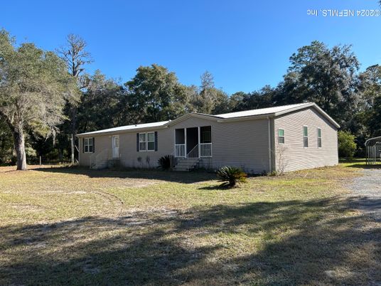 Exterior, Lake