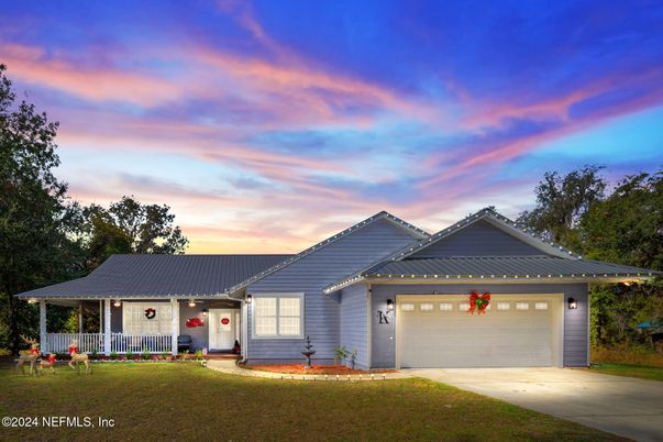 Attached, Exterior, Facade, Ranch