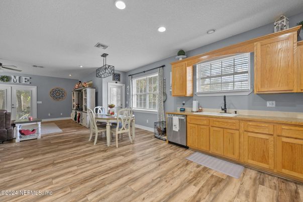 Dining room, Interior, Kitchen, Pendant Lights, Recessed Lighting, Wood Texture Flooring