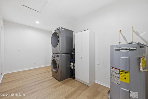 Interior, Recessed Lighting, Utility Closets, Washer, Wood Texture Flooring