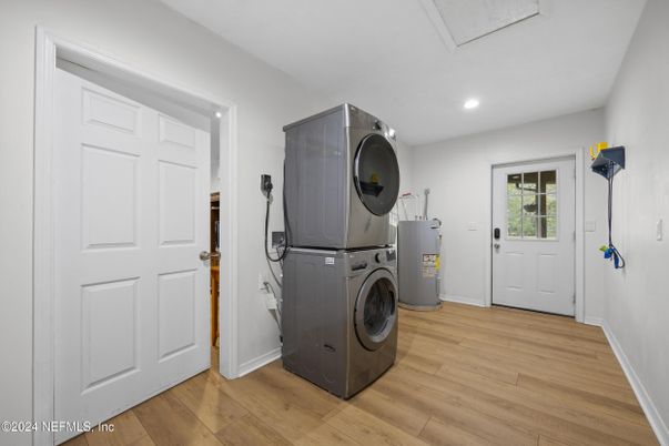 Interior, Recessed Lighting, Utility Closets, Washer, Wood Texture Flooring