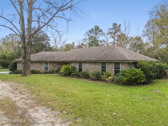 Backyard, Exterior, Facade, Brick Facade, Ranch