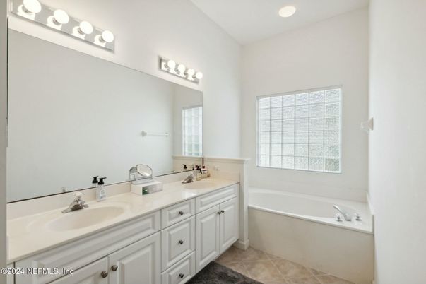 Bathroom, Dual Sink Vanities, Interior, Recessed Lighting
