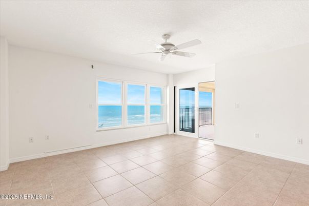 Empty room, Interior, Water