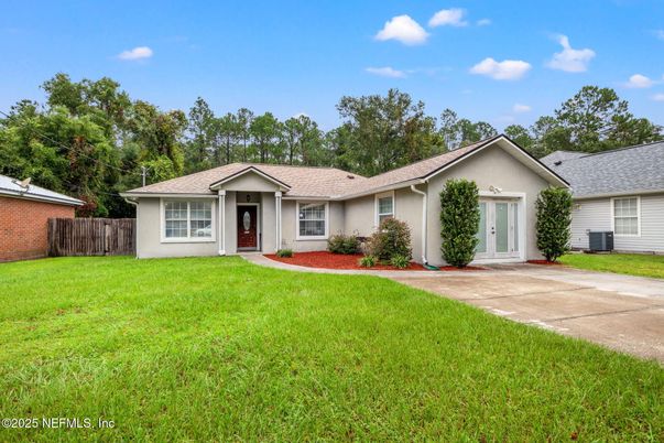 Backyard, Exterior, Facade, Ranch