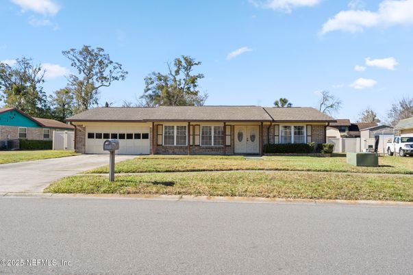 Attached, Exterior, Facade, Ranch