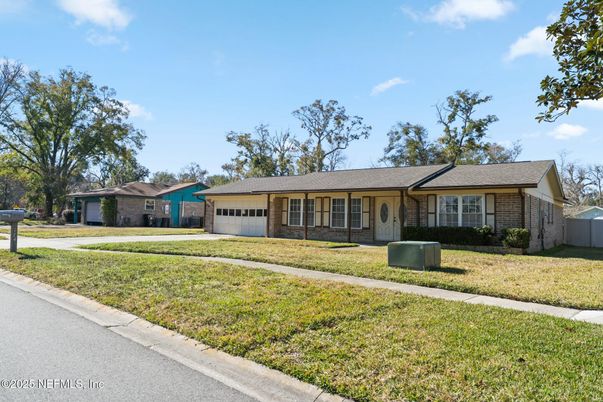 Attached, Exterior, Facade, Brick Facade, Ranch