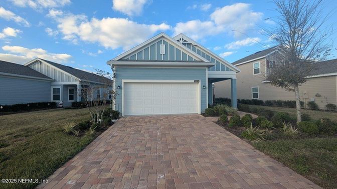 Attached, Exterior, Facade, American Craftsman