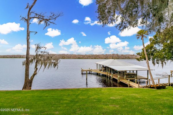 Exterior, Lake