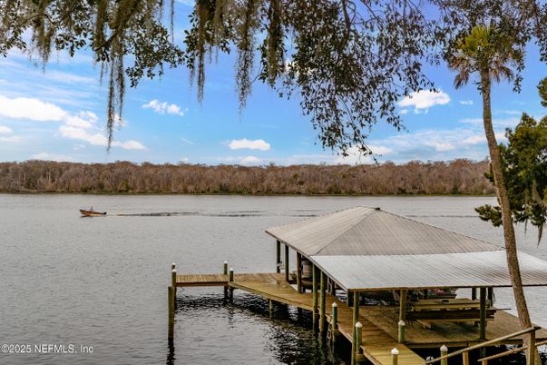 Exterior, Lake