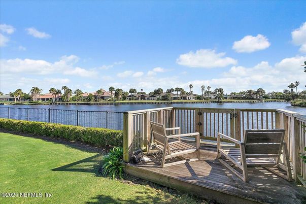 Exterior, Lake