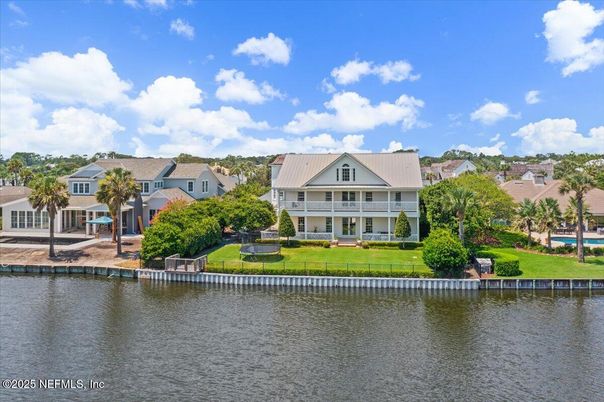 Exterior, Lake