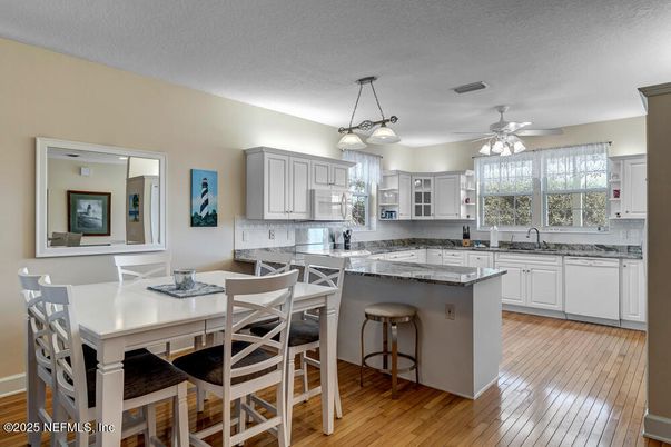 Dining room, Interior, Kitchen, Pendant Lights, Wood Texture Flooring