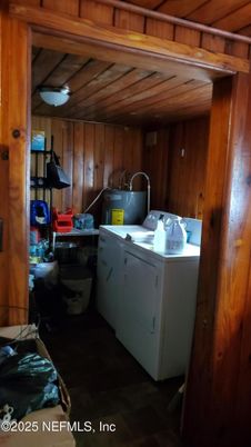 Interior, Washer, Wooden Beams, Wooden Ceilings, Wooden Walls