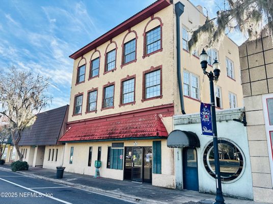 Exterior, Facade, Rowhouse