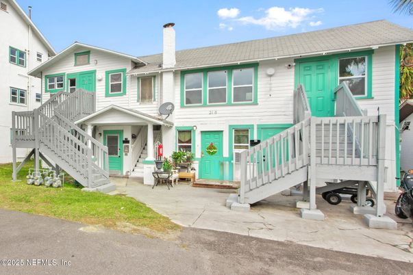 Exterior, Facade, Queen Anne Victorian