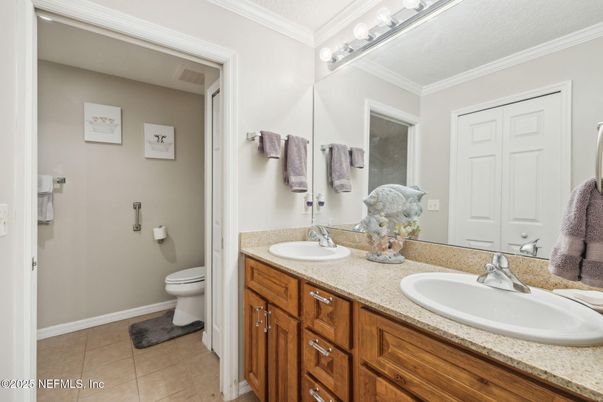 Bathroom, Dual Sink Vanities, Interior