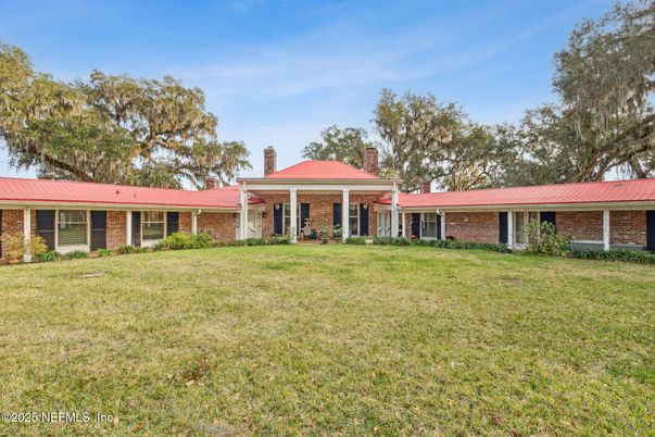 Backyard, Exterior, Facade, Brick Facade, Ranch