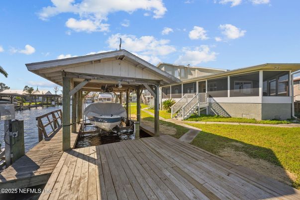 Exterior, Lake