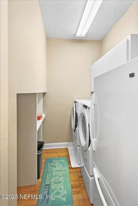Interior, Washer, Wood Texture Flooring