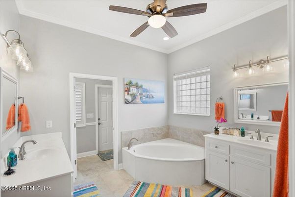 Bathroom, Dual Sink Vanities, Interior, Recessed Lighting
