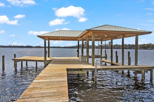 Exterior, Lake