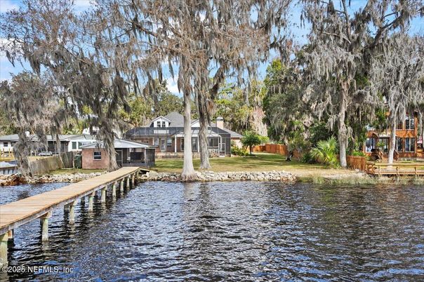 Exterior, Lake