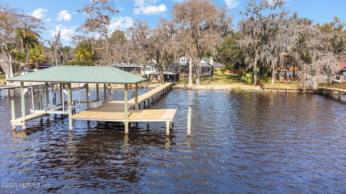 Exterior, Lake