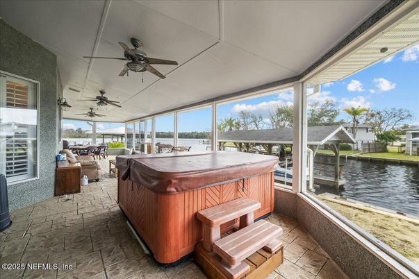 Hot Tub, Interior, Sun Room, Water