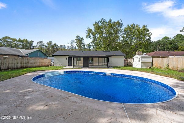 Exterior, Pool