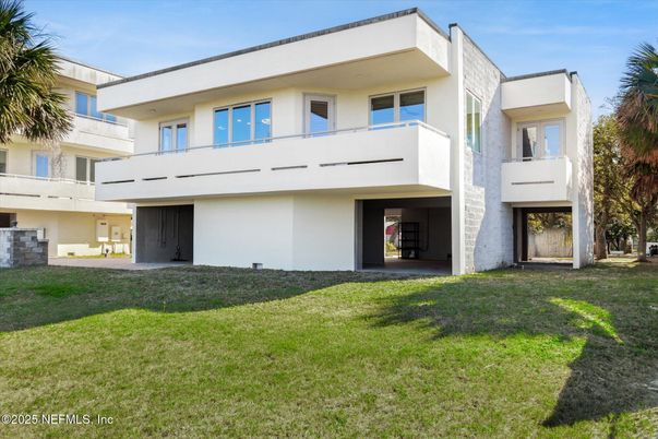Backyard, Exterior, Facade, Modern