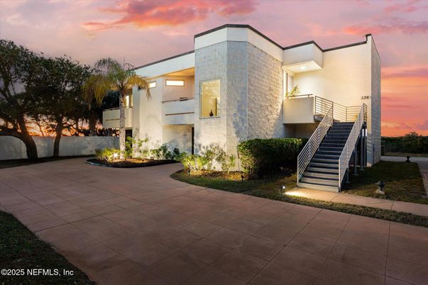 Backyard, Exterior, Facade, Modern