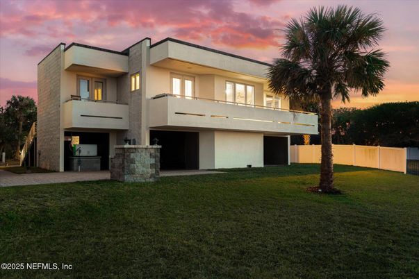 Backyard, Exterior, Facade, Modern