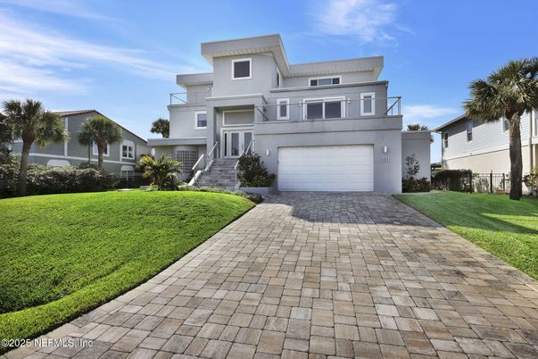 Attached, Exterior, Facade, Modern