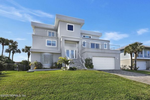 Attached, Exterior, Facade, Modern