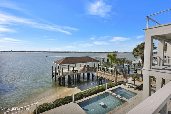 Exterior, Lake