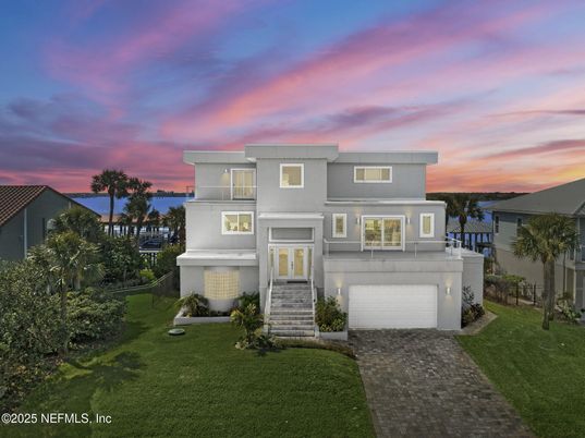 Attached, Exterior, Facade, Modern