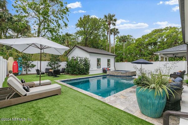 Exterior, Pool