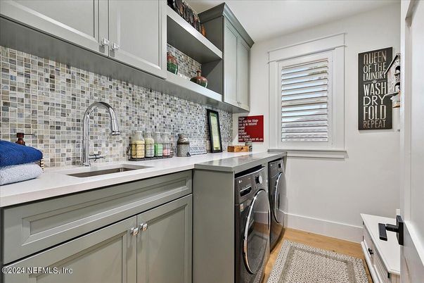 Interior, Washer, Wood Texture Flooring