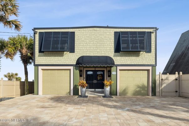 Attached, Exterior, Facade, Modern