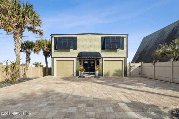 Attached, Exterior, Facade, Modern