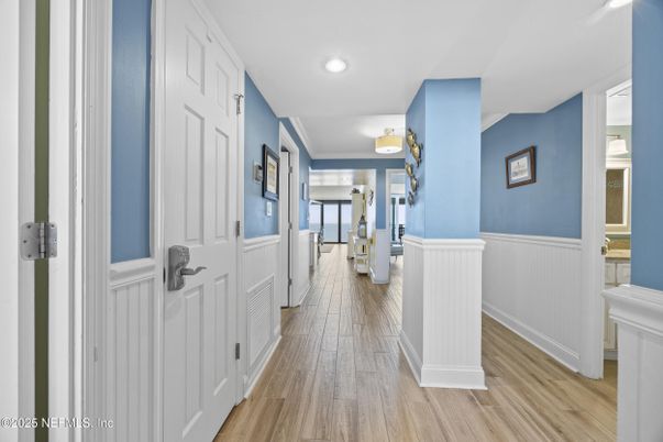 Interior, Recessed Lighting, Wood Texture Flooring