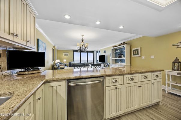 Chandelier, Dining room, Interior, Kitchen, Recessed Lighting, Wood Texture Flooring