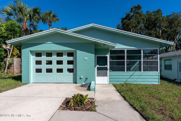 Attached, Exterior, Facade, Ranch