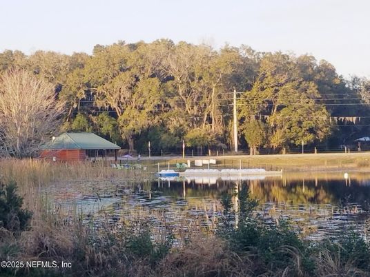 Exterior, Lake